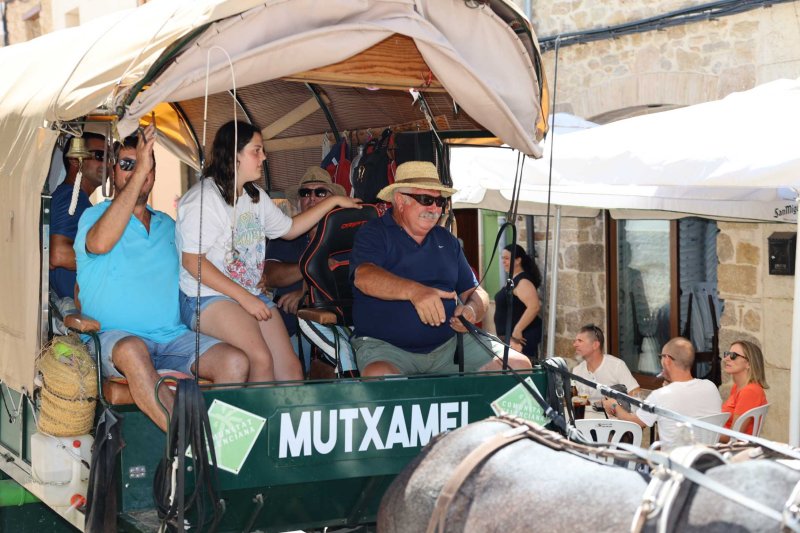 La presentació i l’entrada de la murta aporten l’ambient a l’arranc de les festes de Llíber La presentació i l’entrada de la murta aporten l’ambient a l’arranc de les festes de Llíber